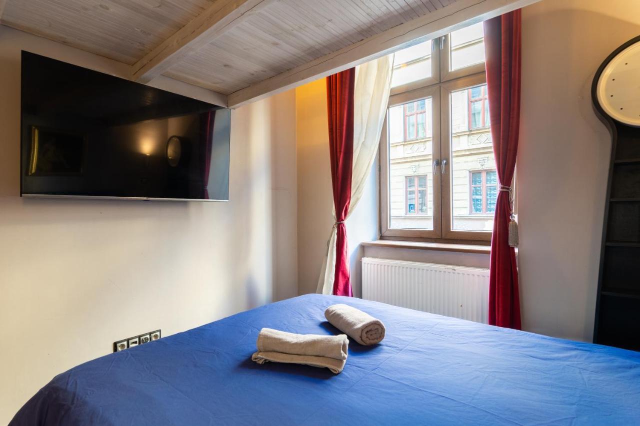 Lilly Apartment Main Train Station Old Town By The Castle Suites Краков Экстерьер фото